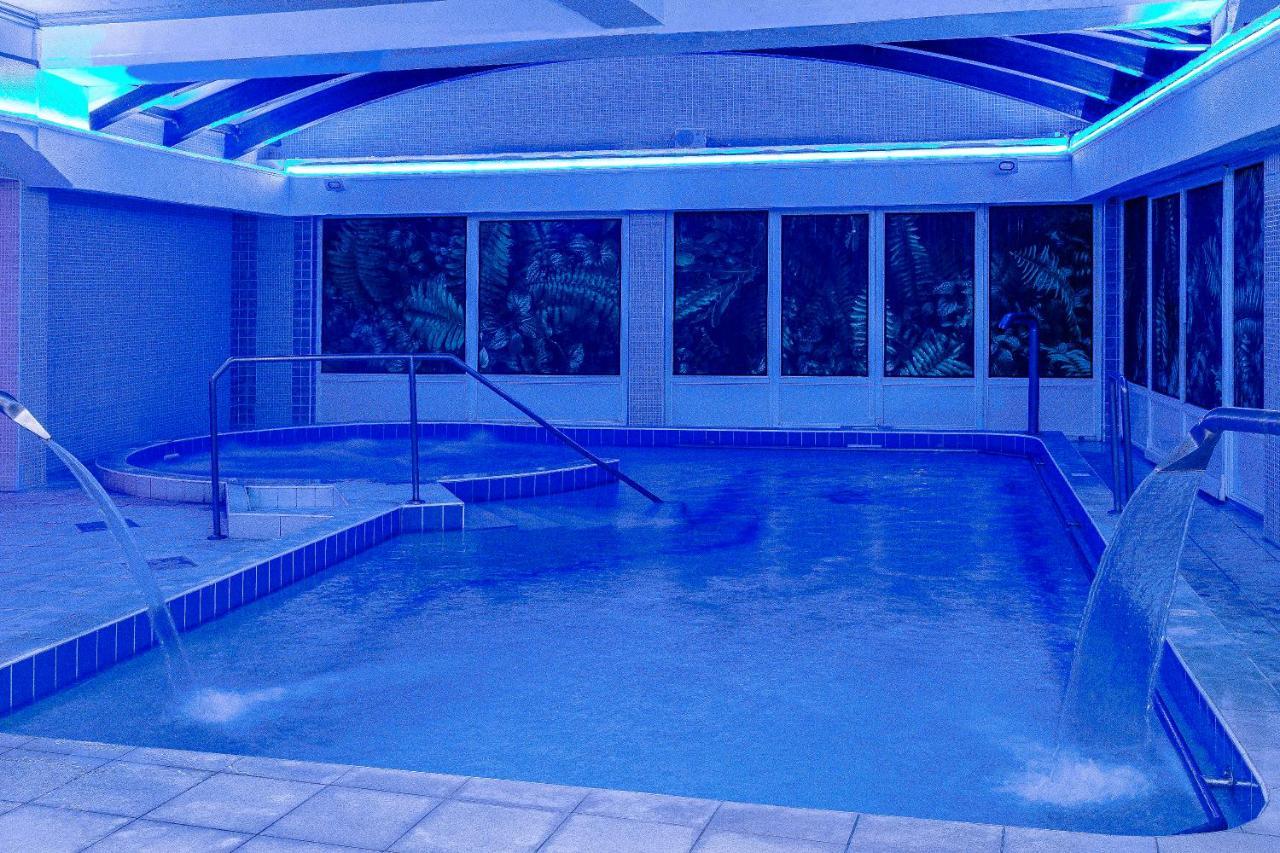 Aqua Blue Hotel Hajduszoboszlo Bagian luar foto