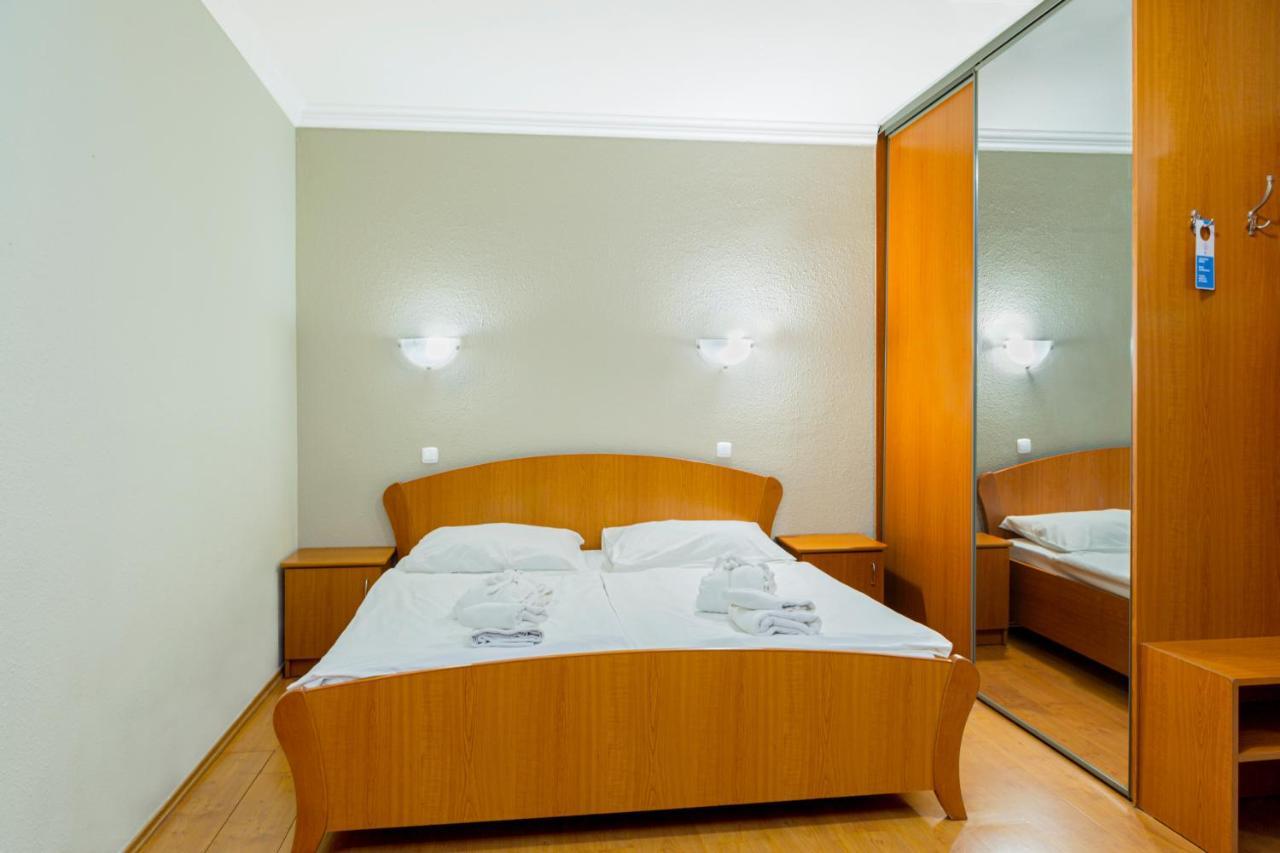 Aqua Blue Hotel Hajduszoboszlo Bagian luar foto