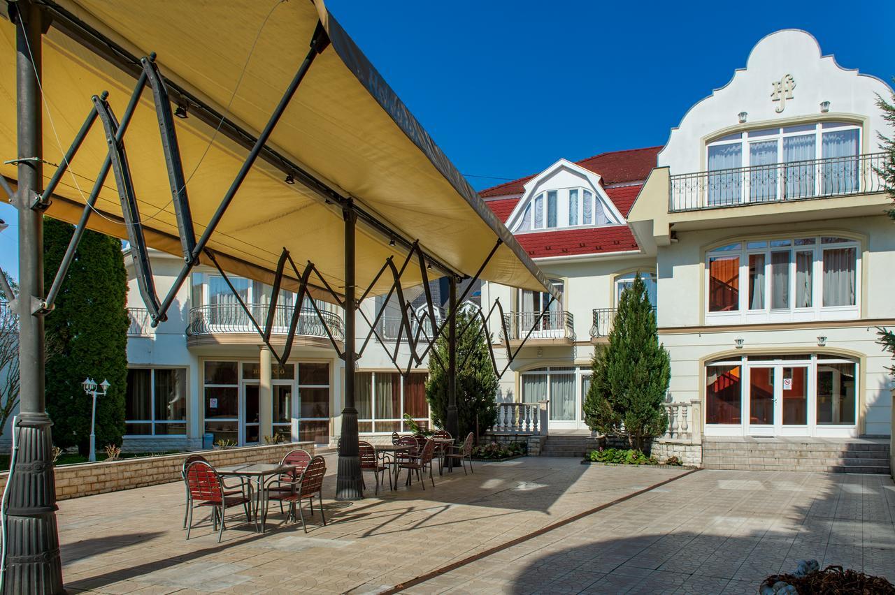 Aqua Blue Hotel Hajduszoboszlo Bagian luar foto