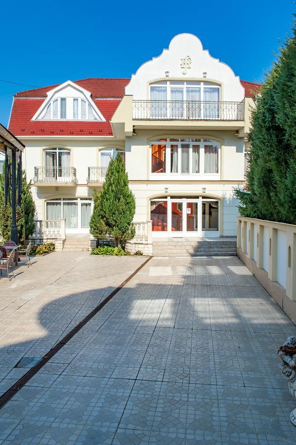 Aqua Blue Hotel Hajduszoboszlo Bagian luar foto