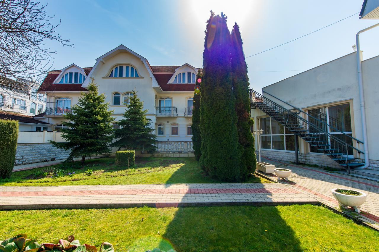 Aqua Blue Hotel Hajduszoboszlo Bagian luar foto